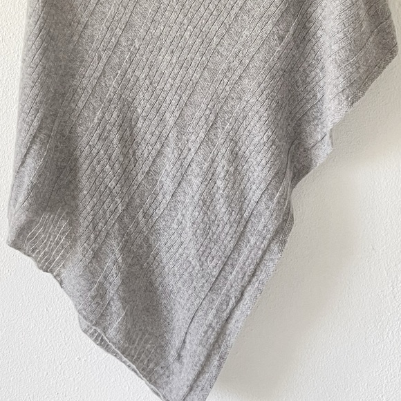 27 Miles Malibu Travel Cowl Neck Poncho Minimalist Light Gray 100% Cashmere - Picture 4 of 13